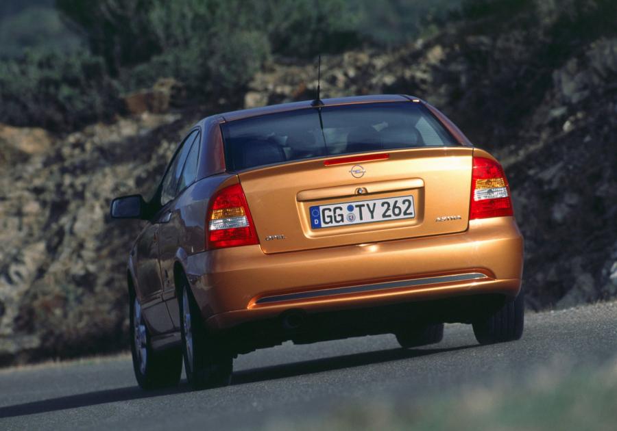  Opel Astra Coupe (G) 2000 года  (фото 5 из 42)